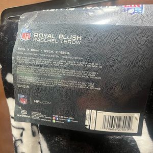 Brand new with tags! It’s football season, enjoy your Raider blankets at home.